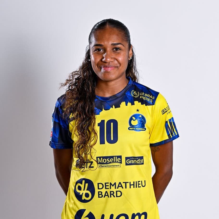 Suzanne WAJOKA